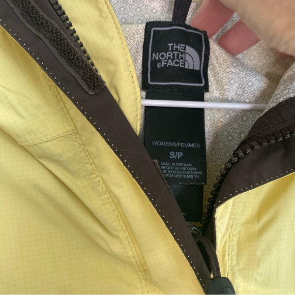 The North Face HyVent Waterproof Rain Jacket Women’s Small Yellow - Picture 3 of 7